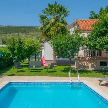 Apartamento With 2 Bedrooms *