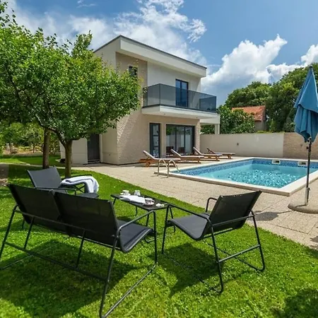 With 2 Bedrooms Dropuljici