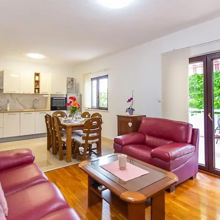 With 2 Bedrooms * Dropuljici