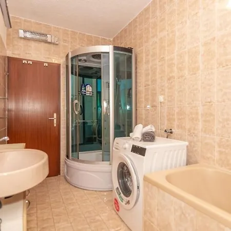 With 2 Bedrooms *