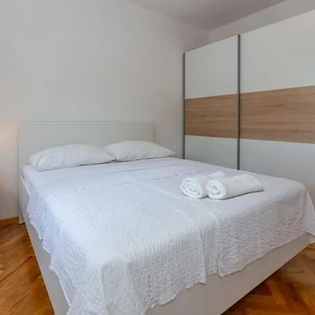 Apartamento With 2 Bedrooms Dropuljici