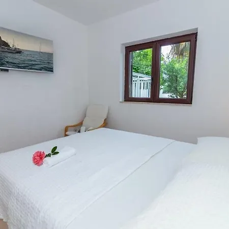 Apartamento With 2 Bedrooms Dropuljici