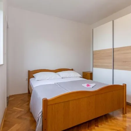 With 2 Bedrooms * Dropuljici