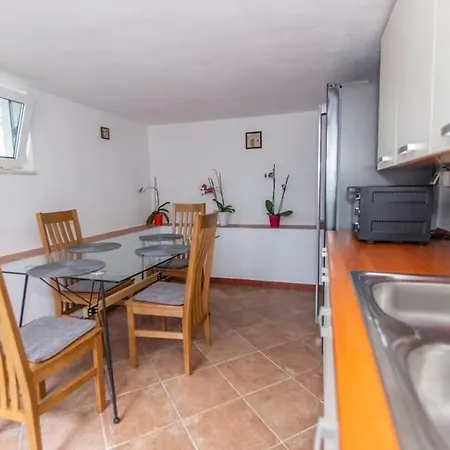 With 2 Bedrooms * Dropuljici
