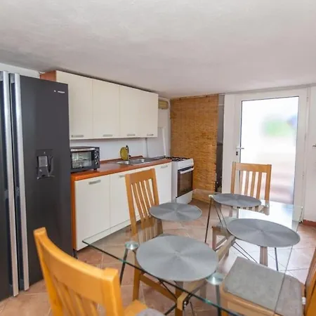 With 2 Bedrooms *