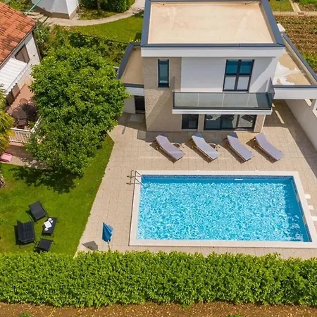 Apartamento With 2 Bedrooms *