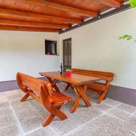 Apartamento With 2 Bedrooms Dropuljici