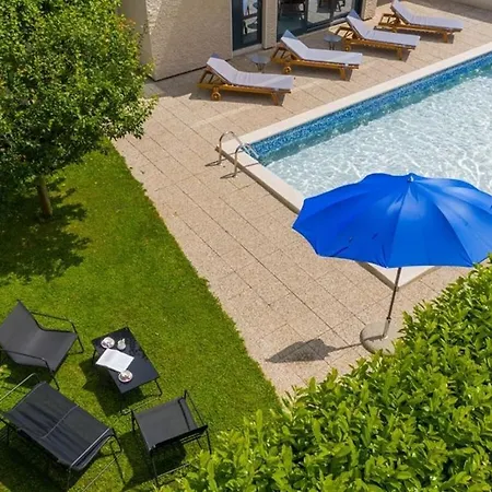 With 2 Bedrooms Apartamento