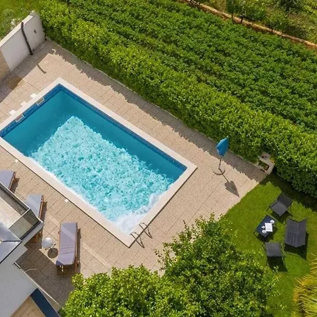 With 2 Bedrooms Apartamento